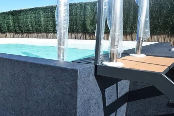 piscina prefabricada con filtro y escaleras Rimini