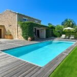 Piscina de fibra Estrella9 con escaleras y banco